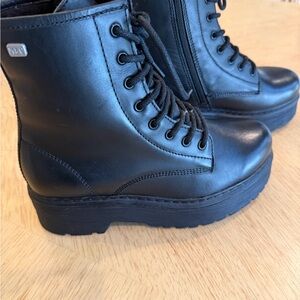 Musse & Cloud Black Lace-Up Boots